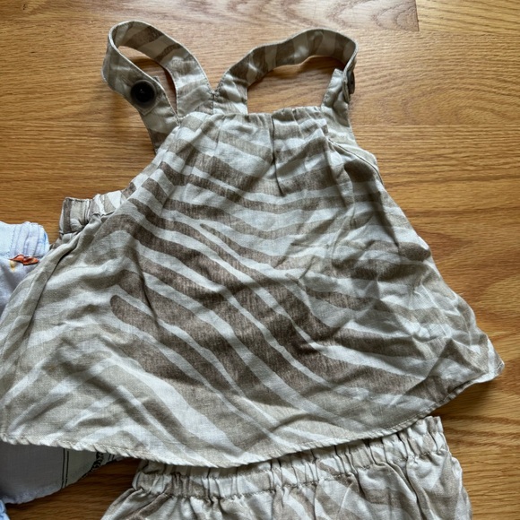Set of two Banana Republic Toddler Linen top & Shorts - Picture 4 of 5